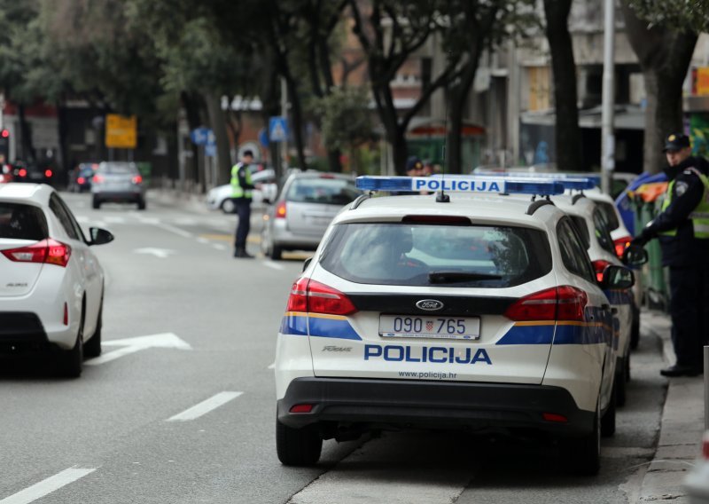 Bivši pokušao zgaziti policajku; ona ozlijeđena i suspendirana