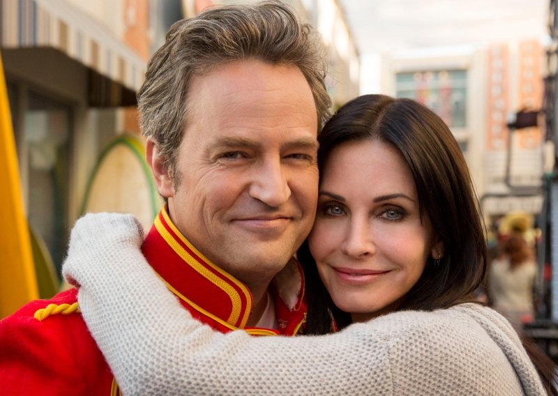 Možete li vjerovati: Matthew Perry punih je 25 godina zaljubljen u svoju kolegicu Courteney Cox, suprugu iz 'Prijatelja'