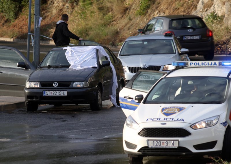 Likvidacija u mafijaškoj maniri u Omišu: Na motoru prišao muškarcu u automobilu i ubio ga dok je jeo s djevojkom