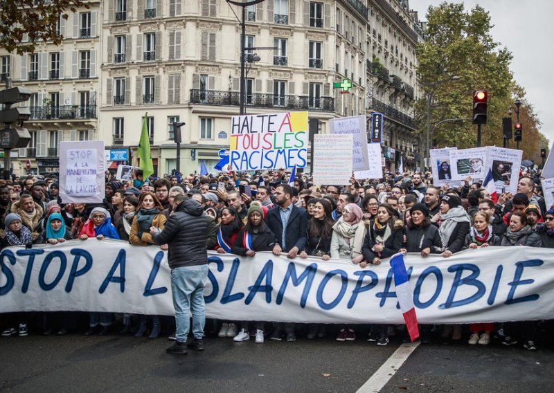 U Francuskoj tisuće prosvjednika protiv islamofobije