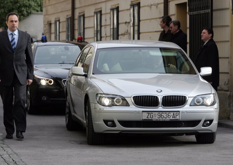 HDZ Sanaderov BMW vraća proizvođaču