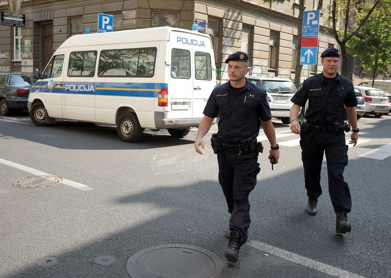 Uskok istražuje 27 ljudi, na uvozu automobila utajili više milijuna kuna poreza