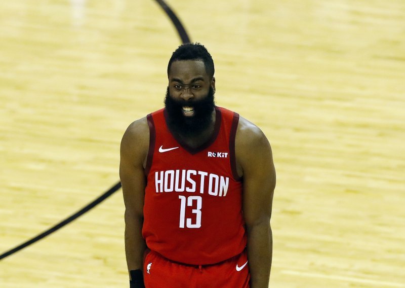 Senzacionalni James Harden: od 158 koševa Houstona, on ih zabio 60. I to u prve tri četvrtine