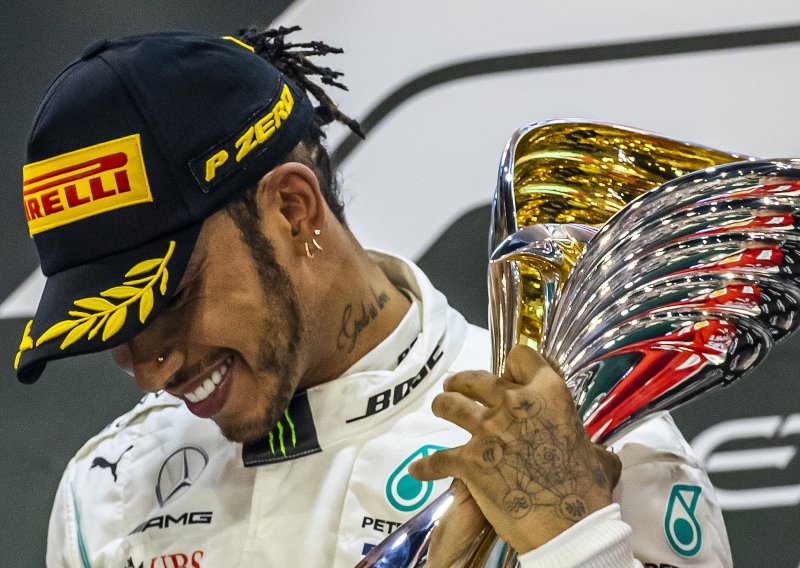 Lewis Hamilton sad ima šest naslova svjetskog prvaka Formule 1, a uspio je izjednačiti rekord Ayrtona Senne