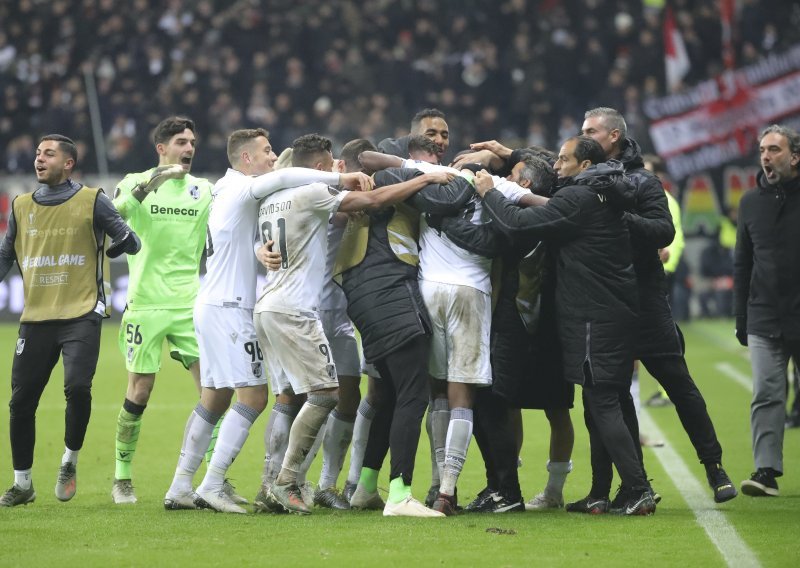 Eintracht šokantno izgubio doma od Vitorije Guimaraes, od ispadanja ih je spasio Arsenal remijem kod Standarda