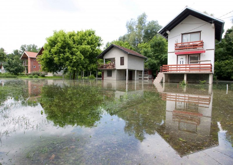 PM visits flood threatened areas in eastern Croatia