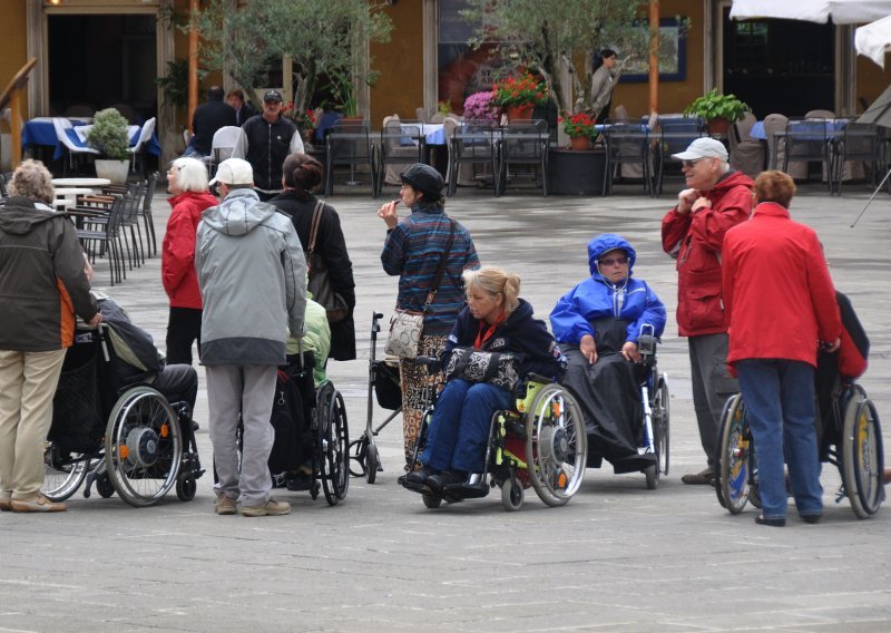 Osobe s invaliditetom u kolicima isključene iz društva