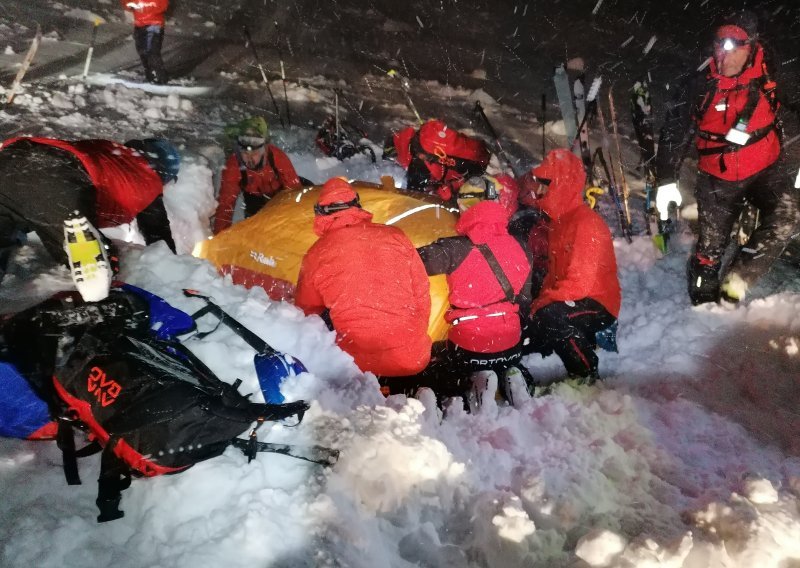 Svi zatrpani skijaši preživjeli lavinu u Švicarskoj