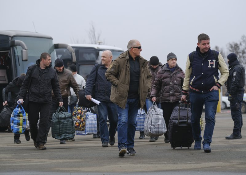 Ukrajina započela razmjenu zarobljenika sa separatistima svi za sve