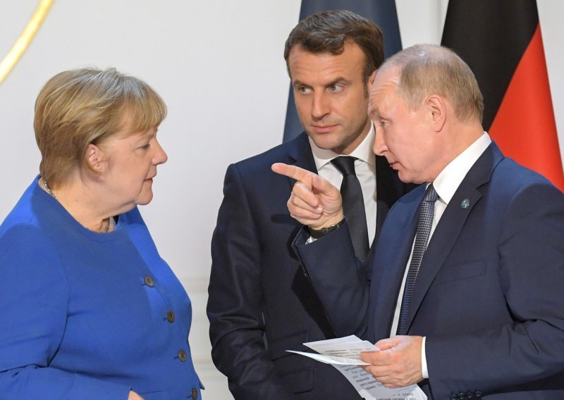 Putin i Merkel pozdravili razmjenu zatvorenika u Ukrajini