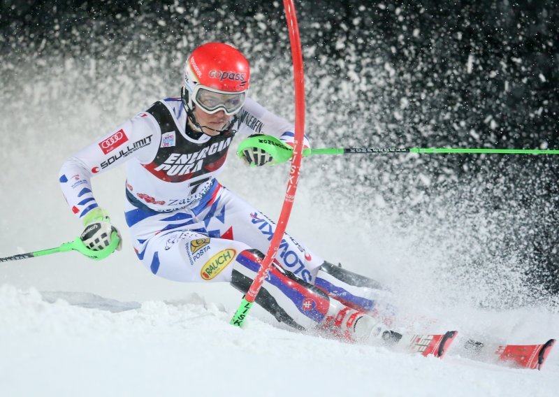 Popović za devet stotinki izmaknula druga vožnja, Vlhova vodeća, Mikaela Shiffrin kasni 1.16 sekundi