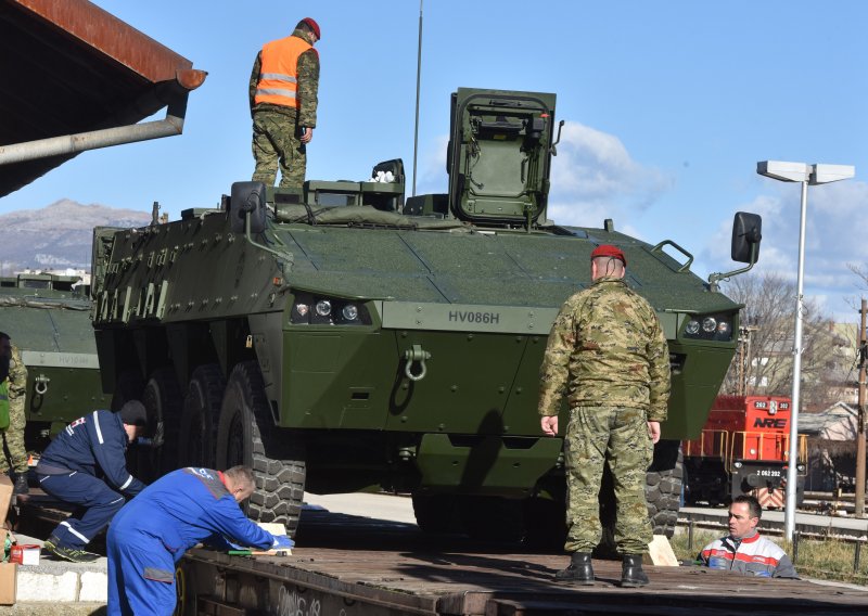Sredstva i tehnika HV-a iz Knina krenula u Litvu za NATO aktivnosti