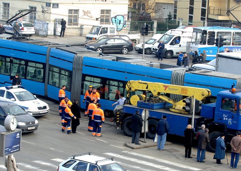 Tramvaj broj sedam iskočio iz tračnica