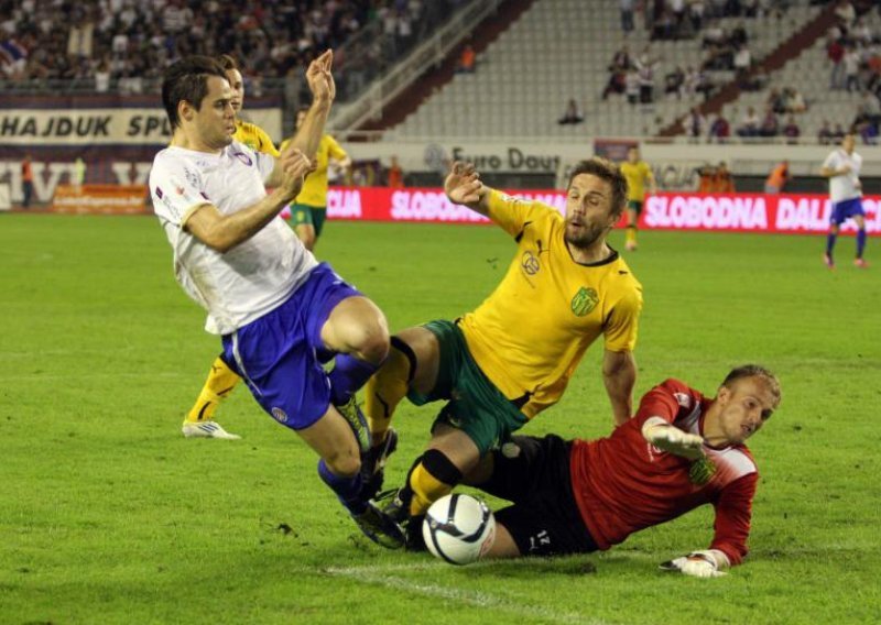 Hajduk postao političko bojno polje