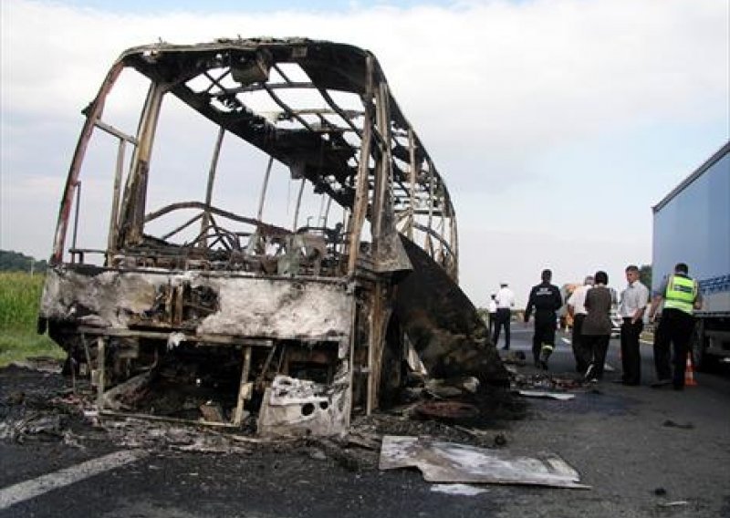 Zapalio se motor u autobusu punom putnika