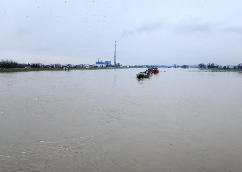 Sava tijekom dana narasla više od četiri metra