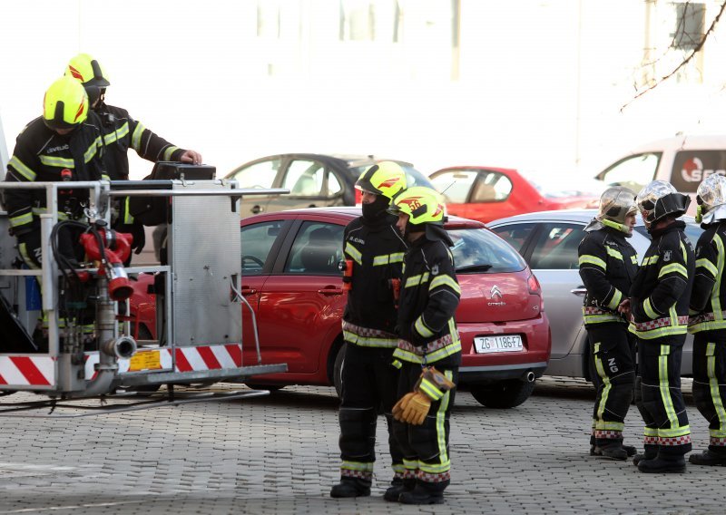 Vatrogasci zbog nevremena i vjetra imali više od 90 intervencija