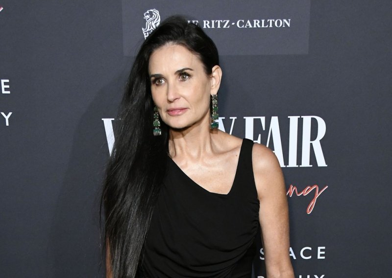 Demi Moore odlučila je pokazati sve; prozirna haljina otkrila je da ne nosi grudnjak