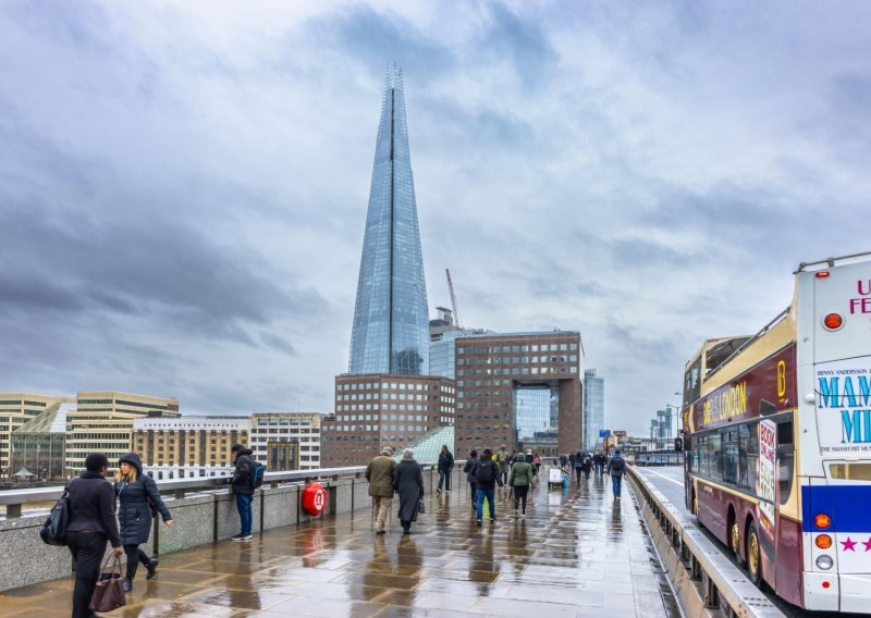 Uhićen muškarac nakon napada nožem u džamiji u Londonu