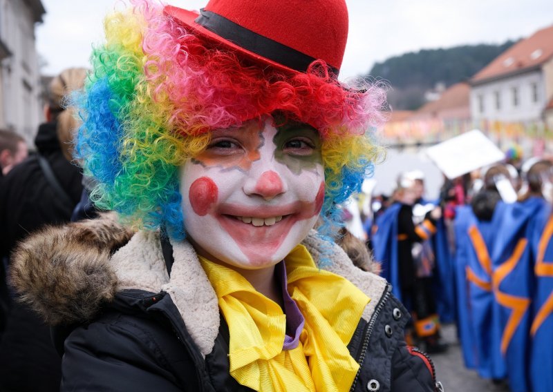 Maškare zavladale zemljom: U Zagrebu najmlađi uživali u maskenbalu na ledu, a veselo je bilo i na Samoborskom fašniku