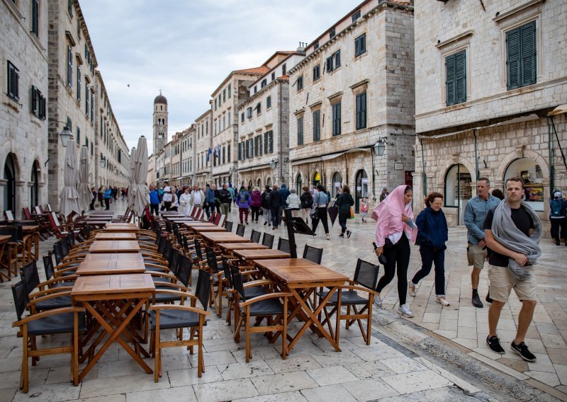 U veljači 5 posto više turista i 9 posto više noćenja