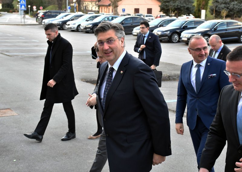 Plenković: Napadi na HDZ dolaze i s lijeva i s desna