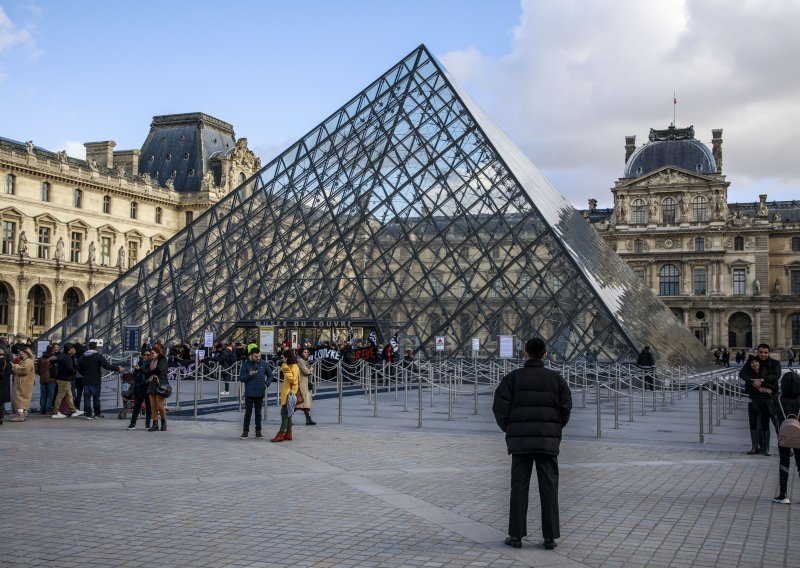 Zbog nepodnošljive gužve, Louvre ograničio broj posjetitelja
