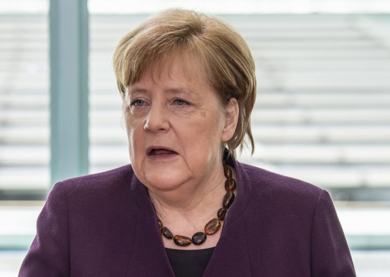 Angela Merkel negativna na koronavirus