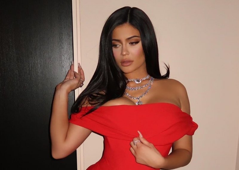 Kylie Jenner otkrila: ‘Izolacija za mene nije ništa novo, trudnoća me pripremila na to'