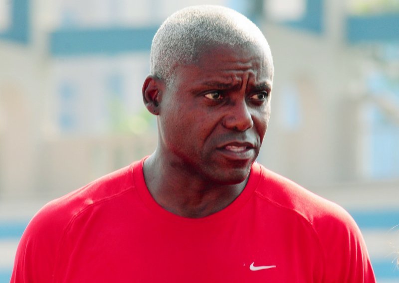 Deveterostruki olimpijski pobjednik Carl Lewis smatra kako bi trebalo odgoditi Olimpijske igre, a predložio je i novi datum