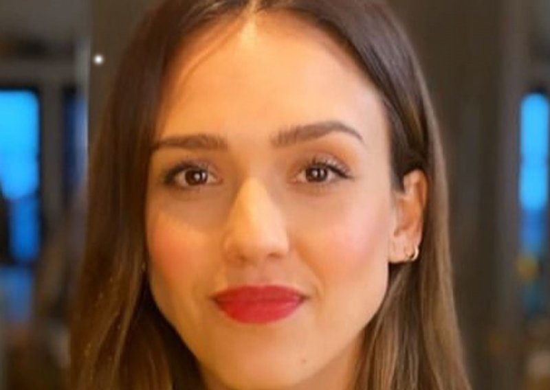 Ne propušta beauty rituale: Evo kako Jessica Alba u izolaciji njeguje lice