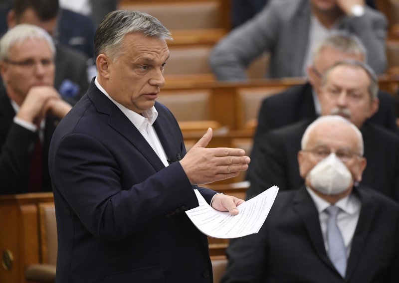 Orban pod krinkom koronavirusa suspendirao parlament, uveo vladavinu dekretom i drastične zatvorske kazne