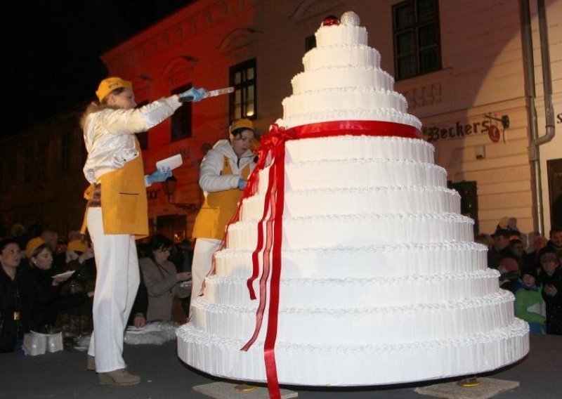 Doznajte što sve treba za tortu od pola torte