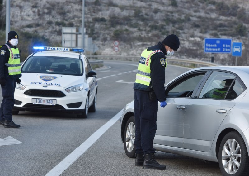 Dvojica mladića kod Zadra krivotvorili propusnice civilne zaštite, a za što su zaradili kaznenu prijavu