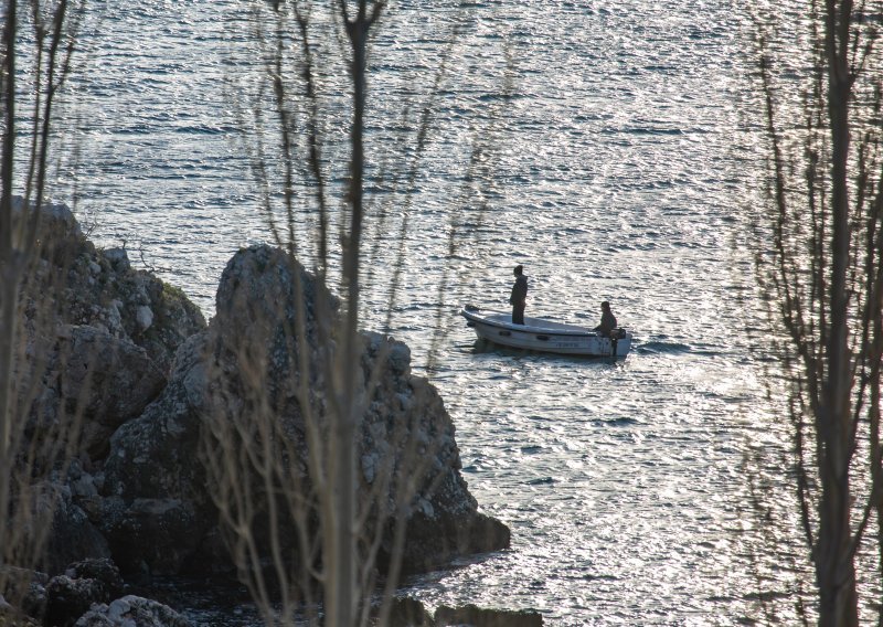 Nađeni stariji češki turisti: Noć proveli na moru, a kad su ih našli pozvan je epidemiolog