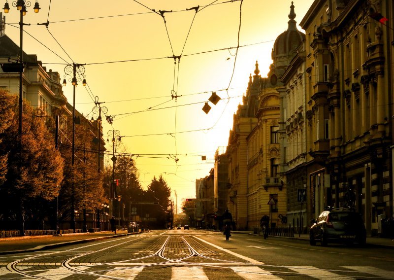 Sablasni prizori: Centar Zagreba zjapi prazan, na ulicama nema žive duše