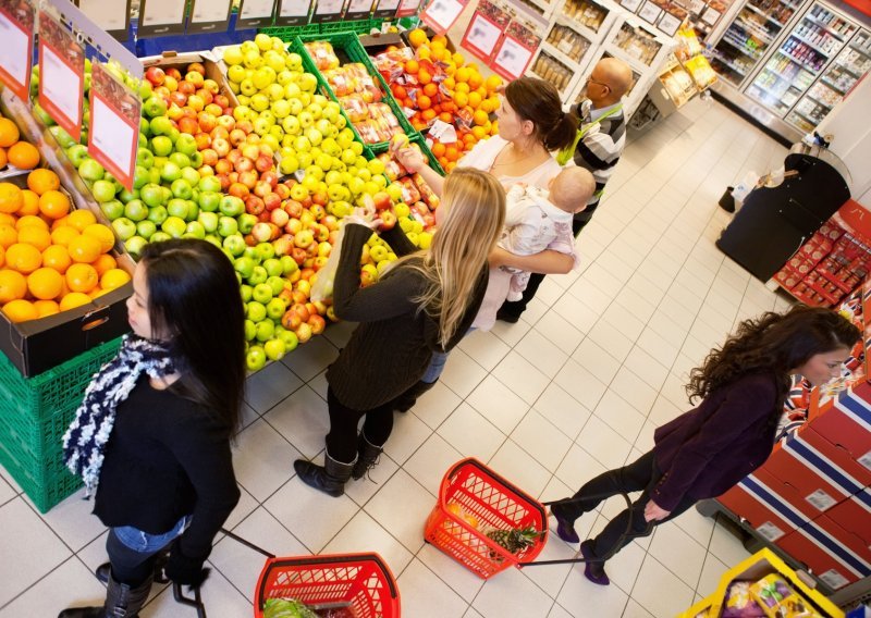 S tržišta se povlači pileći file i hrana za kućne ljubimce