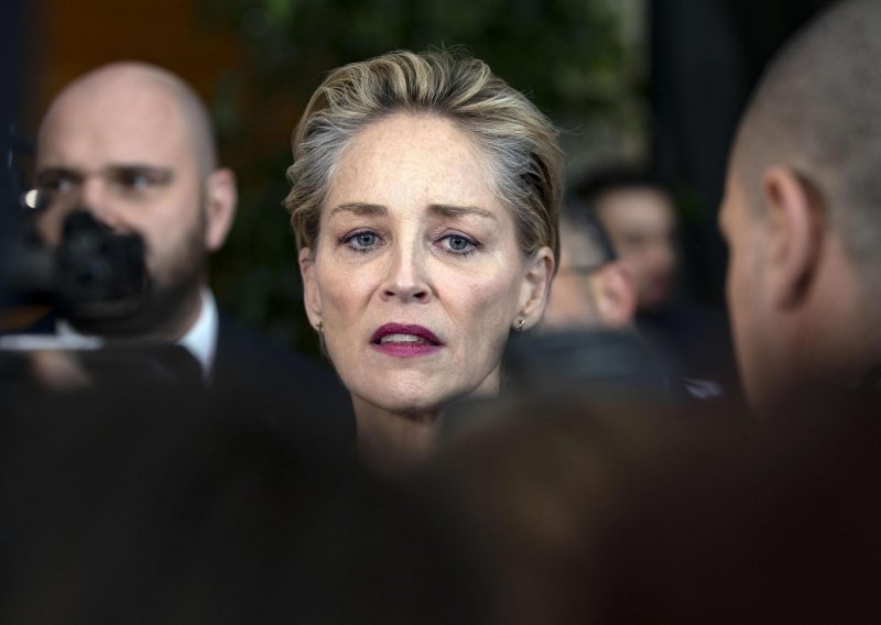 Sharon Stone otkrila javnosti nepoznate detalje o sebi i priznala da voli sama čistiti svoj dom