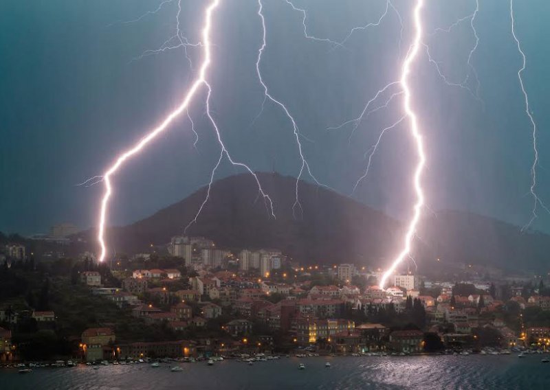 Popodne pljuskovi s grmljavinom, tuča prijeti Karlovcu i Zagrebu