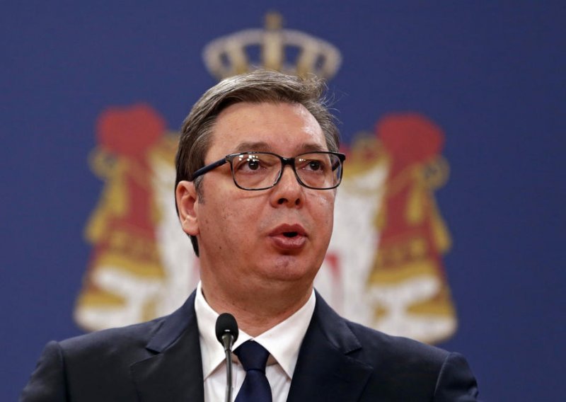 Vučić šalje vojsku u Šid zbog migranata