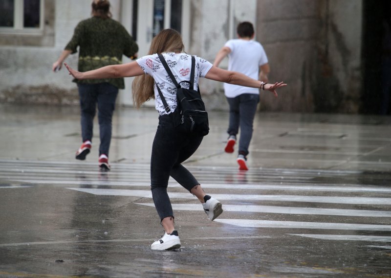 Nastavlja se promjenjivo vrijeme: Uživajte u suncu, ali ponesite i kišobrane