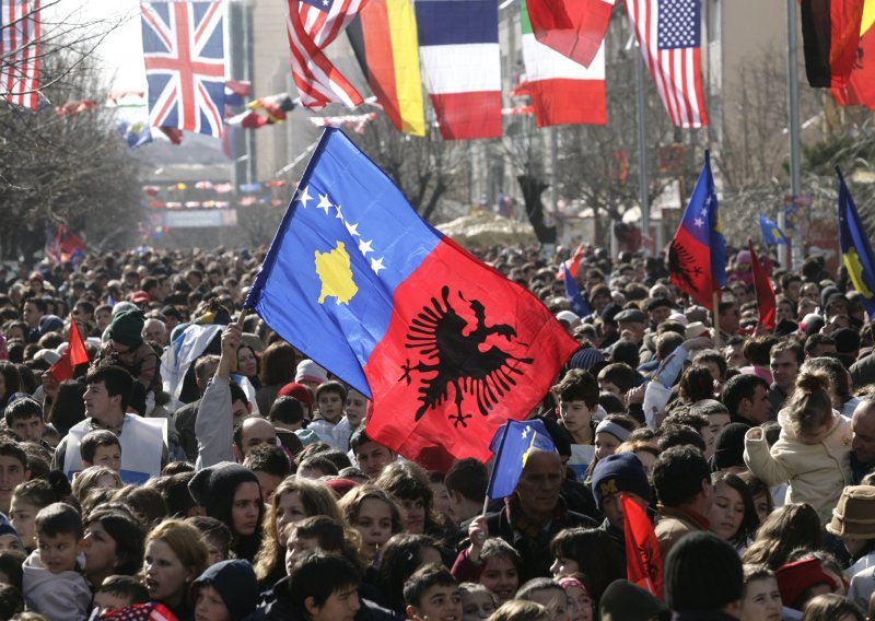 Sve članice bi trebale priznati Kosovo