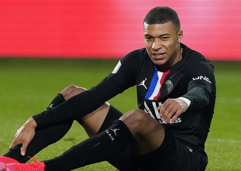 Kylian Mbappe za strašnu plaću produljuje vjernost PSG-u, ali je tražio i dodatak u ugovoru kojim je ostavio nadu Real Madridu