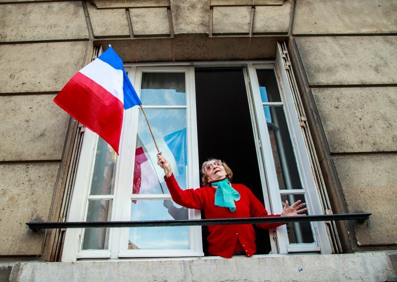 Francuska od ponedjeljka ublažava mjere, u Parizu stroža pravila