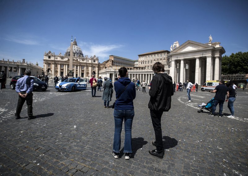 U najgorem mjesecu pandemije Italija je imala stopu smrtnosti dvostuko veću nego prethodnih godina