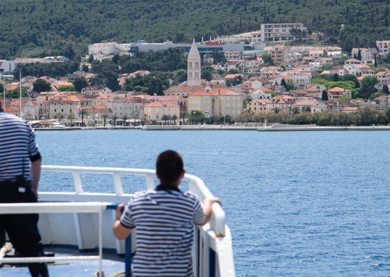 Dobra vijest: Ukidaju se mjere, normalan život vraća se na Brač