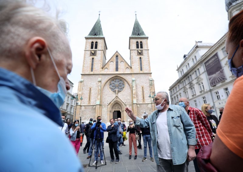 Prosvjed protiv mise za žrtve Bleiburga u Sarajevu nakratko prekinuo verbalni incident