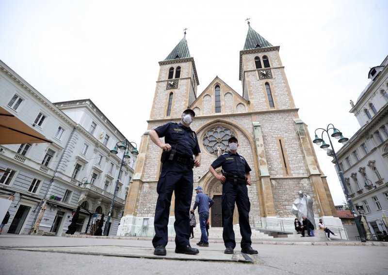 Zuroffu je blajburška misa 'užasna', Topiću 'fina molitva za duše stradalih'