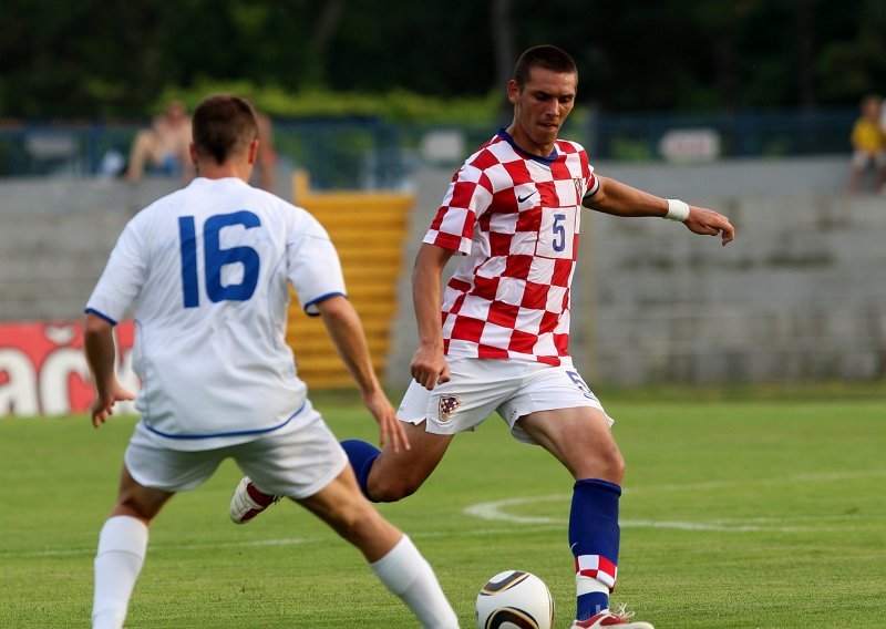 Nekada je branio boje hrvatske reprezentacije, htjeli su ga Hajduk, Rijeka i Osijek, a sada će karijeru nastaviti na Tajlandu