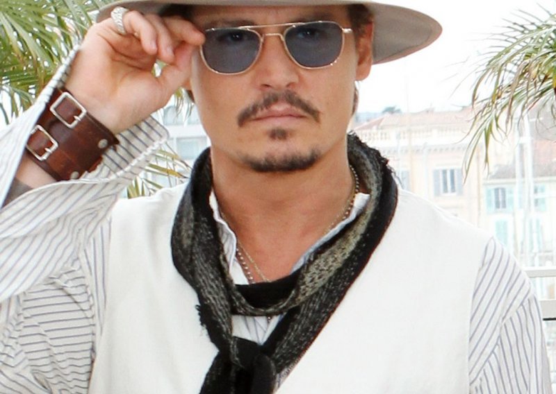 Depp prekršio obećanje da se neće opijati na snimanju